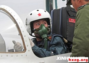中国产生首批战斗机女飞行员[组图]