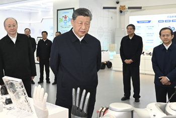 习近平总书记在国家信创园考察科技创新工作